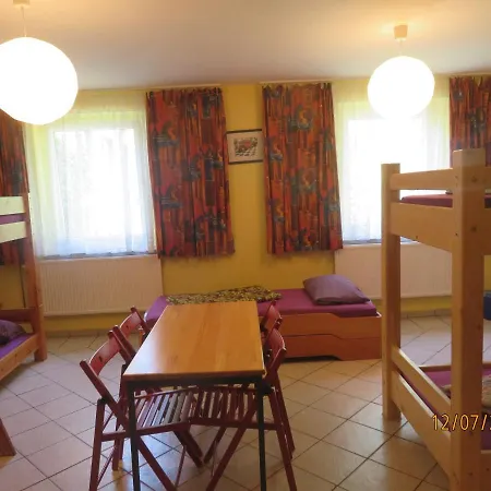 Waldhaus Am Ferienpark-mehrbett-gruppenzimmer Mit Waschbecken Хостел *