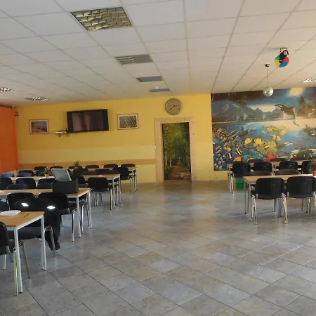 Хостел Waldhaus Am Ferienpark-mehrbett-gruppenzimmer Mit Waschbecken