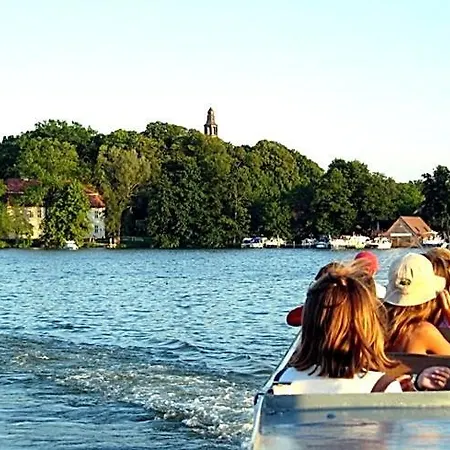 Waldhaus Am Ferienpark-mehrbett-gruppenzimmer Mit Waschbecken Миров